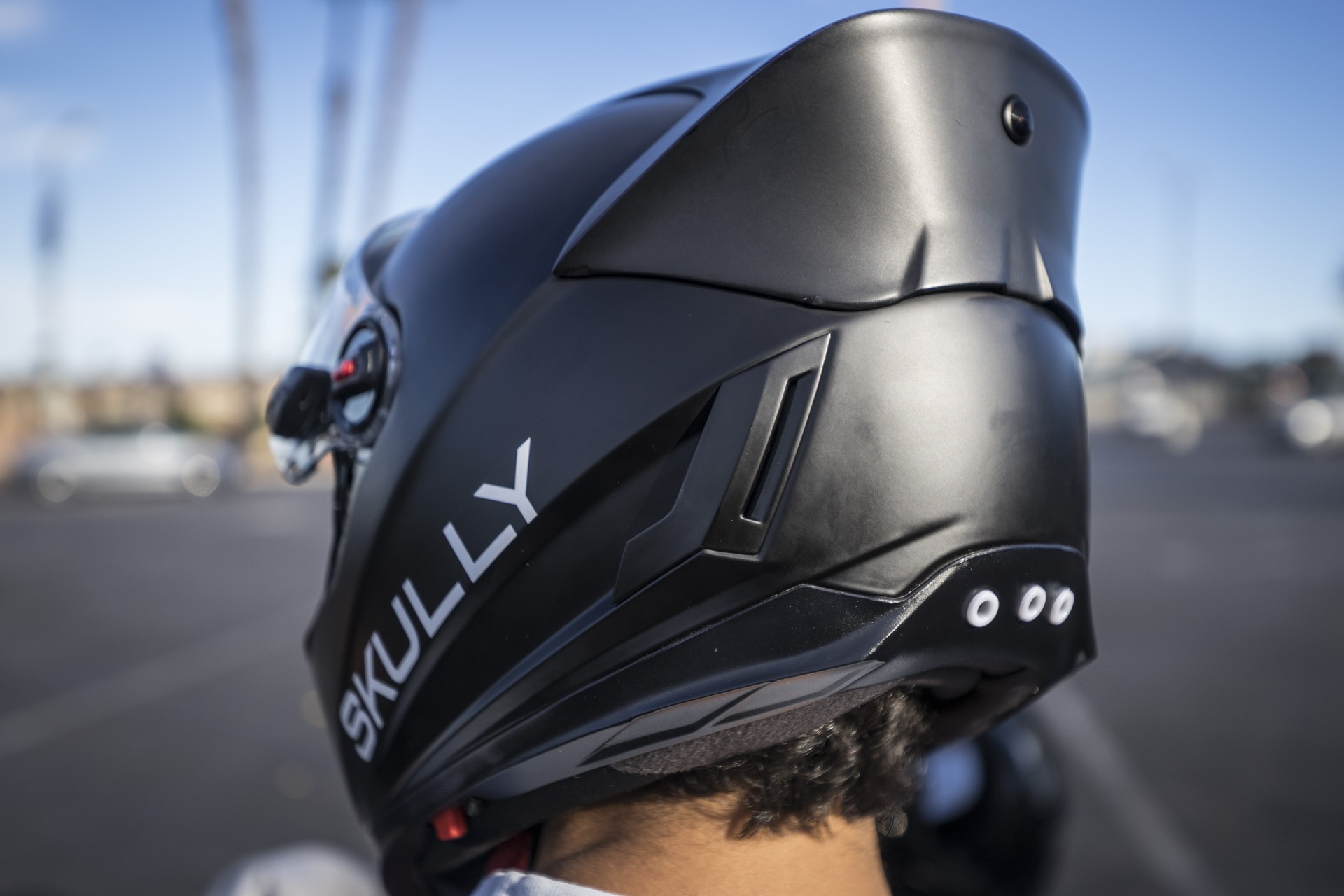 Поставки шлемов Skully AR-1 снова переносятся...