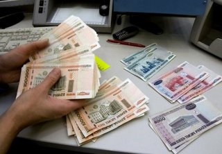 На торгах 10 июля рубль укрепился к корзине за счет подешевевшего доллара