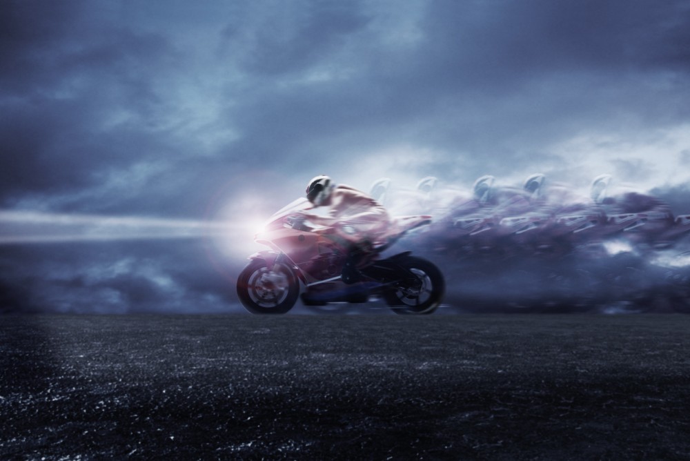 Французский мотоциклист специально превышал скорость перед камера и радарами скорости