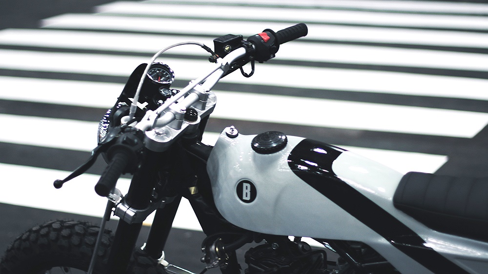 Мотоцикл Monohull Tracker