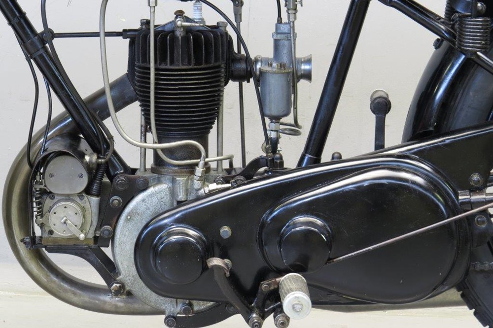 Старинный мотоцикл AJS G5 1926