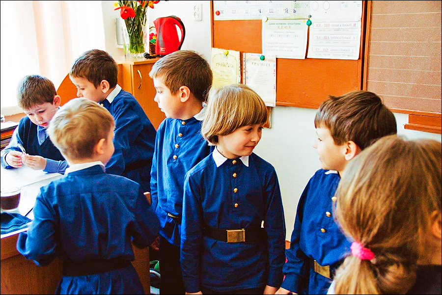 Форма царской России возвращается в школы Крыма ... 