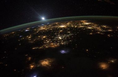 ФОТОФАКТ. NASA сделало фото рассвета с борта МКС