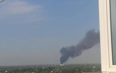 В Донецке пожар в районе завода химизделий
