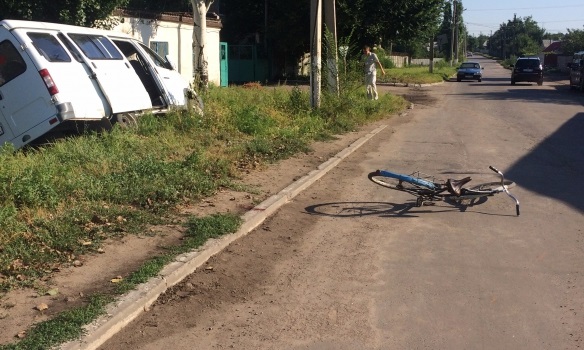 В Краматорске "скорая" сбила велосипедиста с ребенком