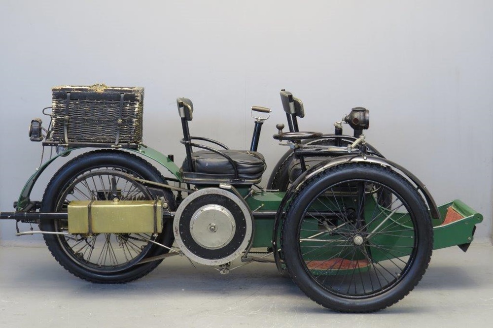 Старинный трицикл Leon Bollee Voiturette 1897