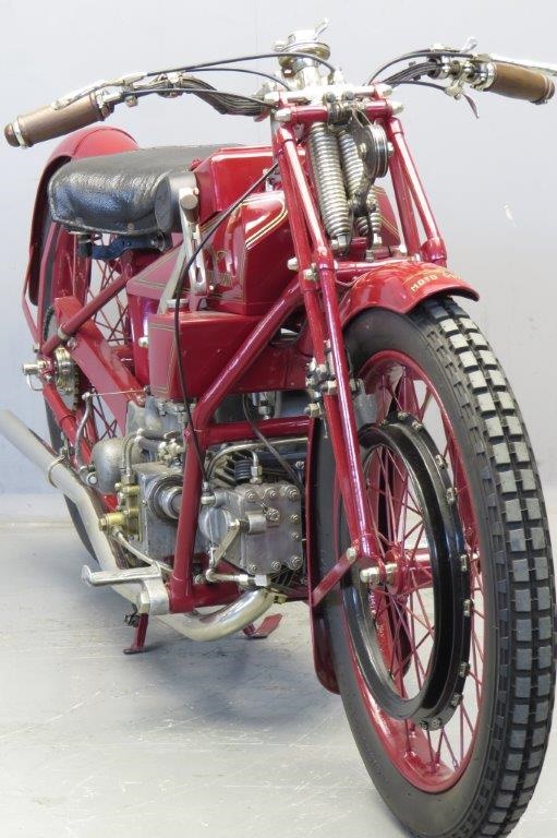 Старинный мотоцикл  Moto Guzzi C4V