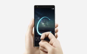 Huawei представила 5.7-дюймовый смартфон Mate S