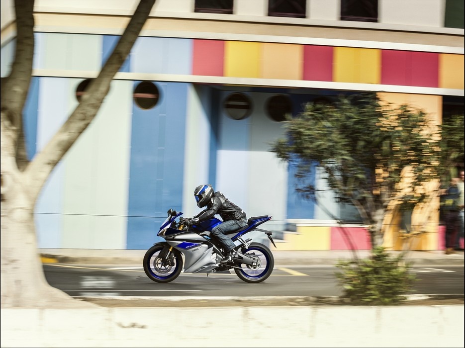 Спортивные мотоциклы Yamaha YZF-R6, YZF-R3 и YZF-R125 2016 (фото)