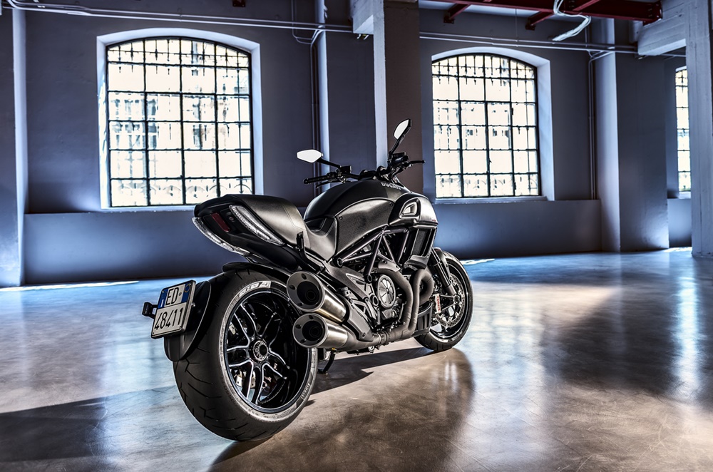Мотоцикл Ducati Diavel Carbon 2016 (53 фото)