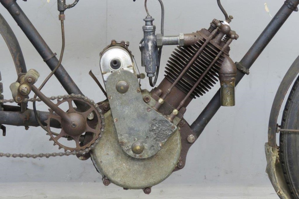 Старинный мотоцикл Magnat Debon 1916