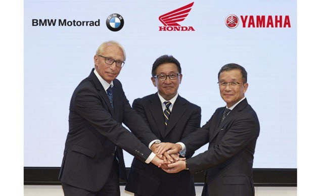 BMW, Honda и Yamaha объединилсь для развития мотоциклетной технологии V2V